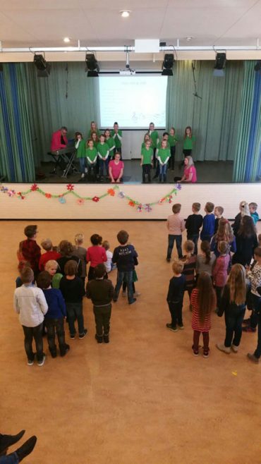 SCHOOLKERKDIENST: ONDERWEG NAAR …. !